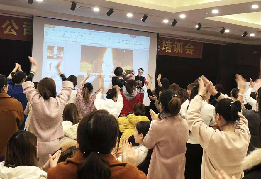 中康佰年——幫助客戶(hù)復(fù)制專(zhuān)家團(tuán)隊(duì)